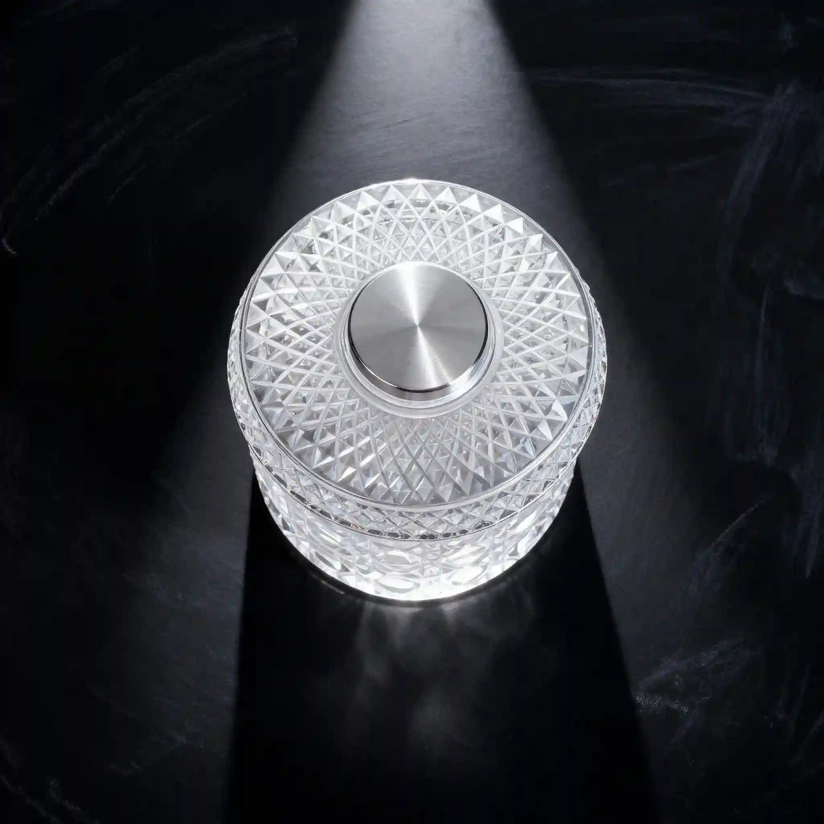 360° Spinning Crystal Whiskey Glass — Elevate Your Tasting Experience