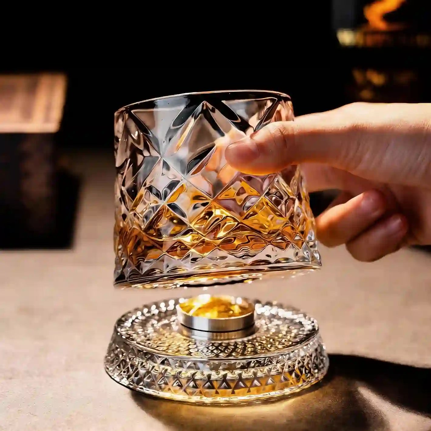 360° Spinning Crystal Whiskey Glass — Elevate Your Tasting Experience