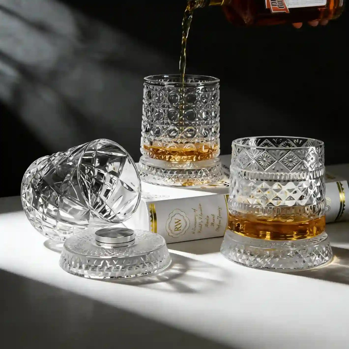 360° Spinning Crystal Whiskey Glass — Elevate Your Tasting Experience