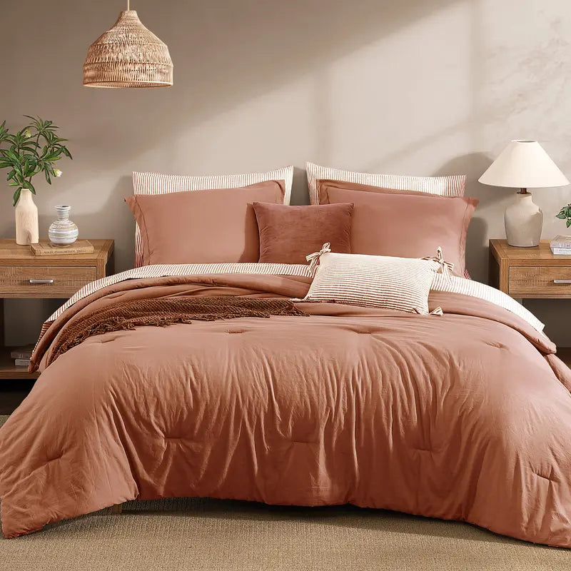 Pocket-Detail Microfiber Comforter Bedding Set - original gallery 2