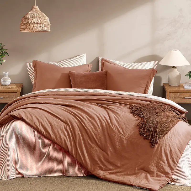 Pocket-Detail Microfiber Comforter Bedding Set - original gallery 1